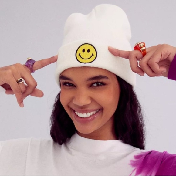 2/$20 ✨NWT Urban Outfitters UO Smiley Face 90s Y2K Embroidered Beanie - Picture 3 of 7